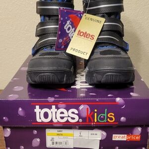 Totes Kids Black and Blue Boots
